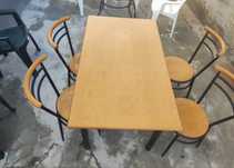 Vendo Conjunto de mesa e 4 Cadeiras