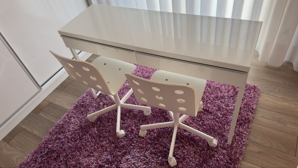 Secretaria e 2 cadeiras de escritorio