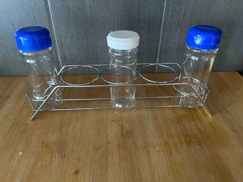 Frascos para especiarias + suportes em metal (oferta)