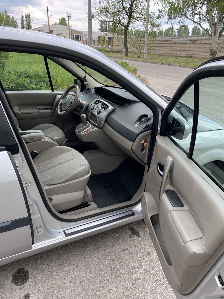 Renault Scenic 2 2.0 Бензин Автомат Обслужен
