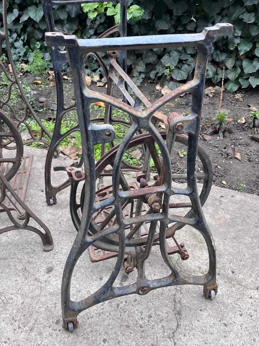 Станина, стол швейной машинки. Чугун