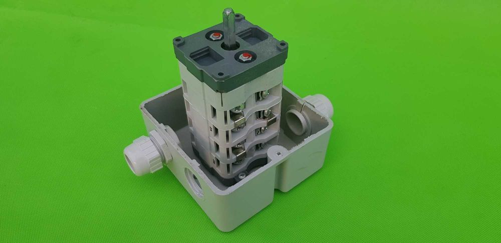 Przełącznik elektryczny trójfazowy gwiazda / trójkąt