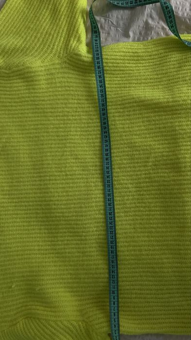 Светр Zara обʼємний. Яскравий. Розмір L