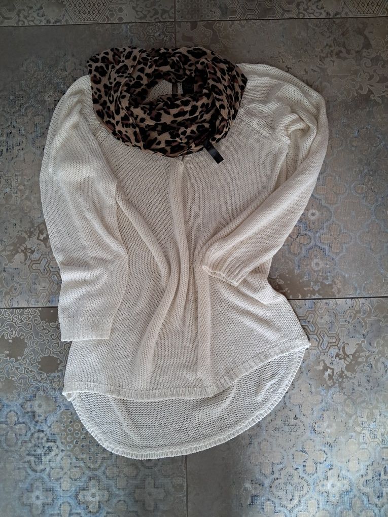 Sweter asymetryczny Reserved z apaszką