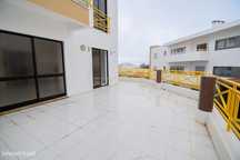 Não Perca Esta Grande Oportunidade! Apartamento T2 Espaçoso Com Terraç