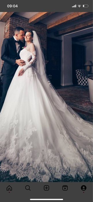 Весільна сукня з шлейфом