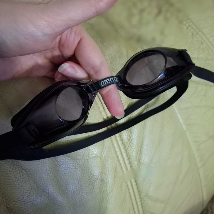 Продам окуляри для плавання Arena