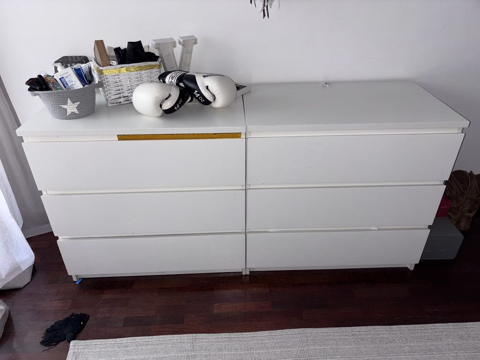 Cama de casal e comodas