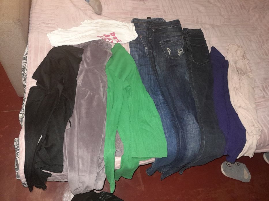 Віддам 2 пакети одягу