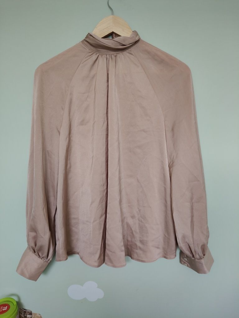Paczka ubrań w rozmiarze XS/S/M (16 sztuk ) sztuk po 5 zł)