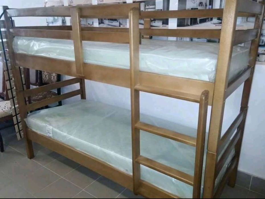 Двоярусне ліжко з дерева