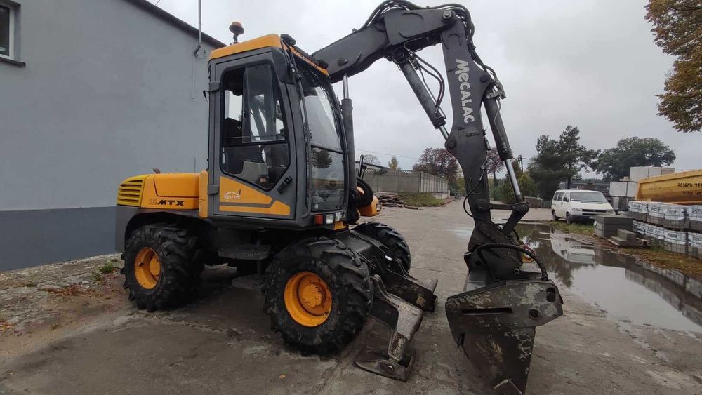 Koparko-ładowarka Mecalac 12MTX. Rok produkcji 2012. Komplet łyżek