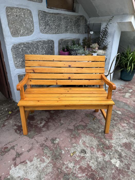 Banco de jardim.