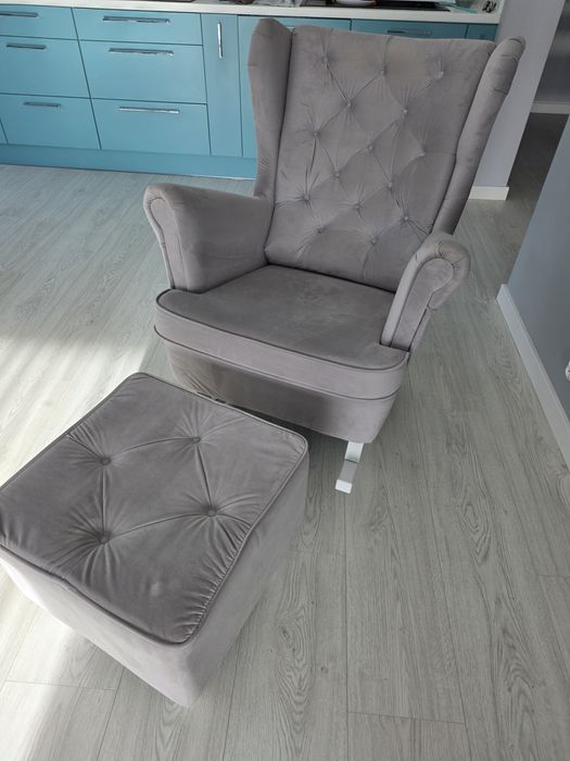 Fotel bujany uszak z podnóżkiem szary  j. Nowy
