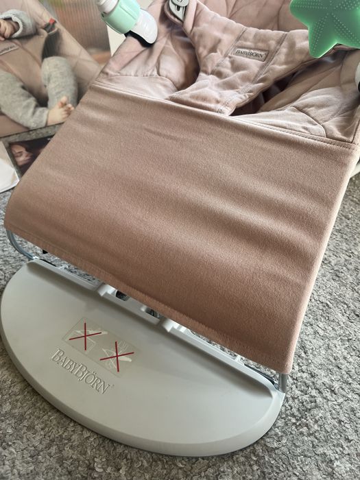 Leżaczek dziecięcy Babybjorn Bliss różowy Tiny Love łuk magiczna krain