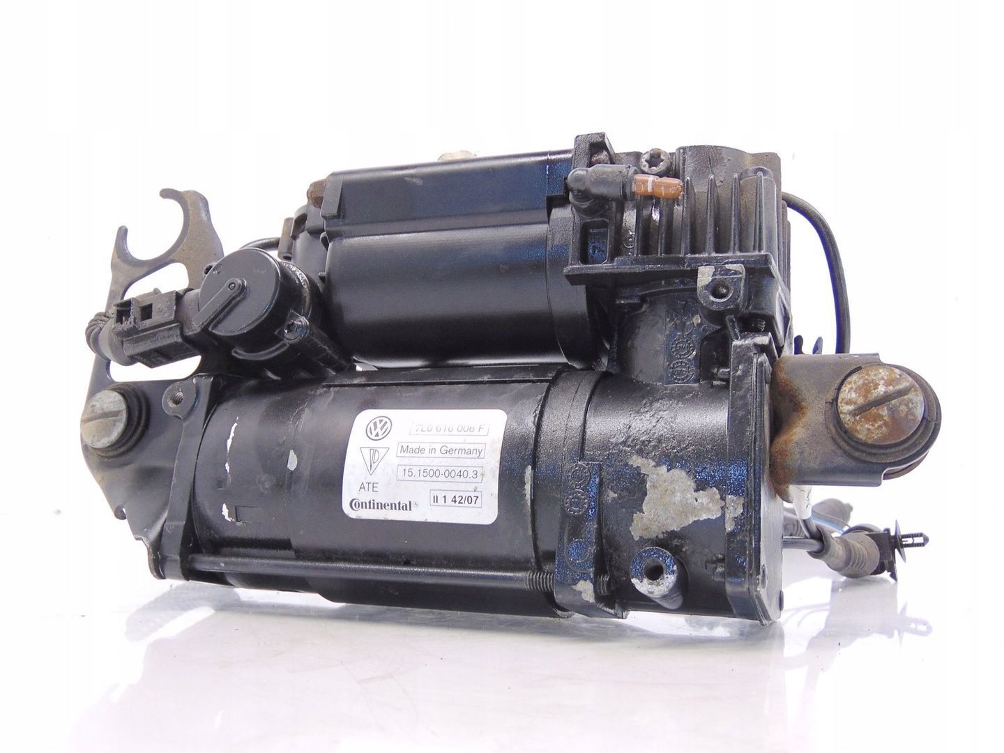 KOMPRESOR ZAWIESZENIA CAYENNE VW TOUAREG 7L0616006F