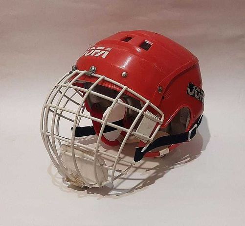 Хоккейный шлем jofa, шведция, с защитной решеткой.
