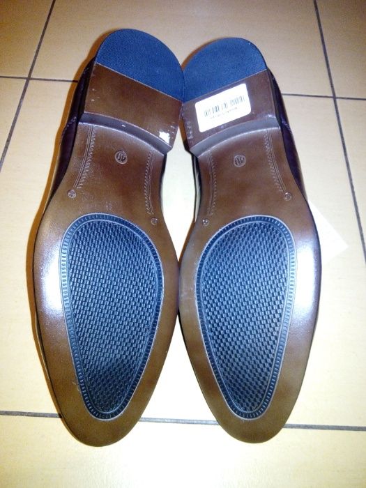 Чоловічі темно-коричневі туфлі, 40 розмір, устілка 26,5 см.