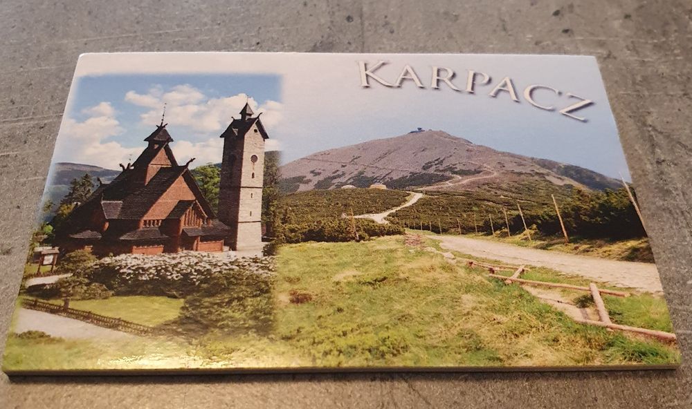 Magnes na lodówkę Karpacz 
Szerokość 8,5 cm
Wysokość 5,5 cm