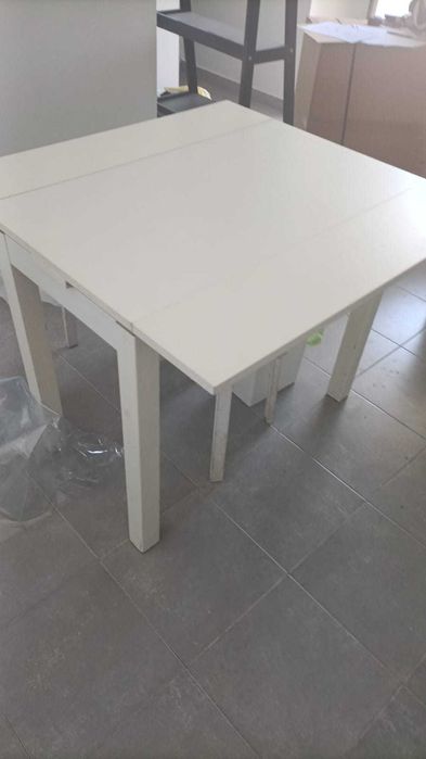 Mesa de cozinha extensível