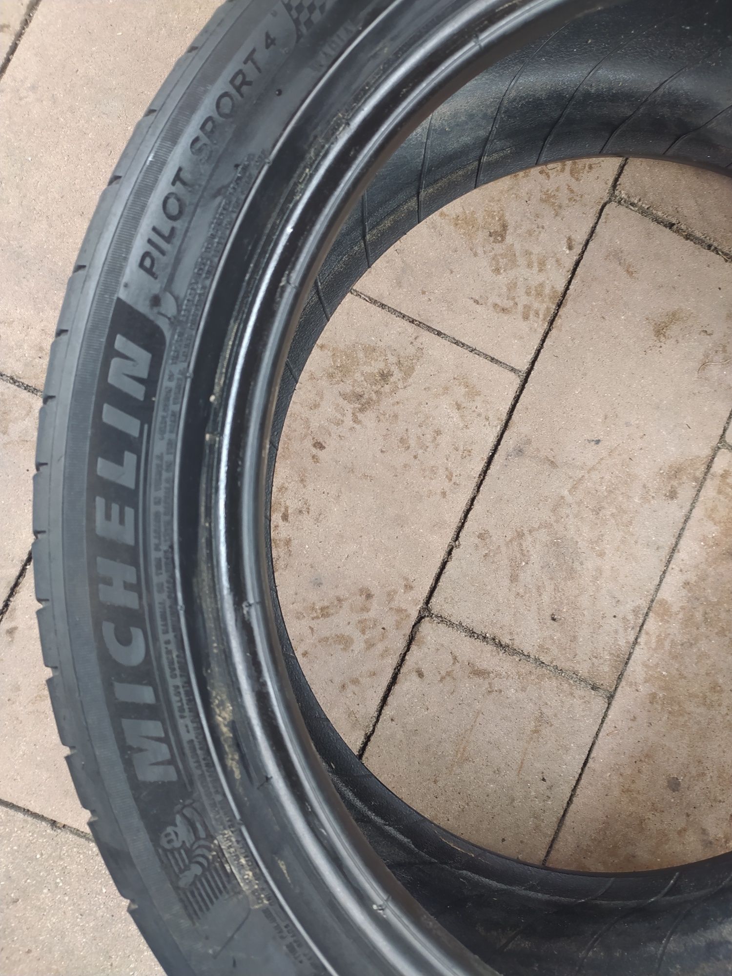 225/45ZR19 Michelin pilot sport 4