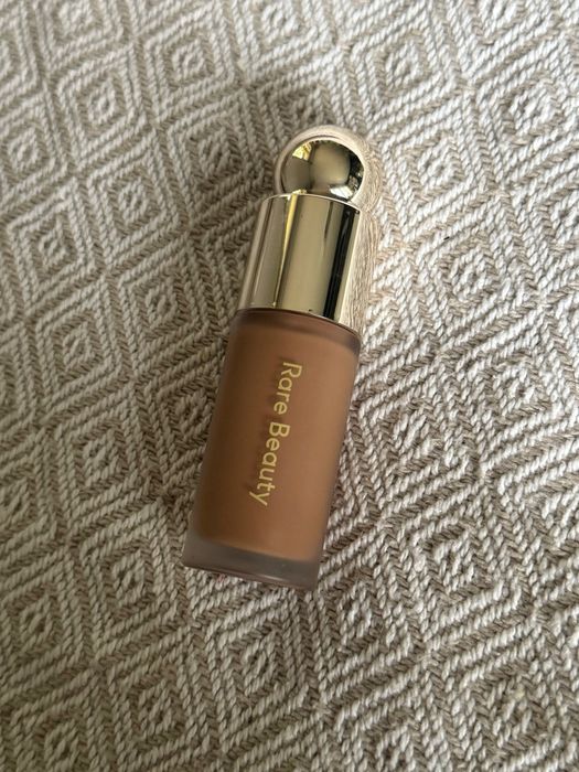bronzer rare beauty MELLOW