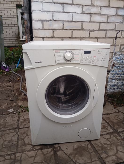 Продам полногабаритную стиральную машину Gorenye  на 5.5 кг