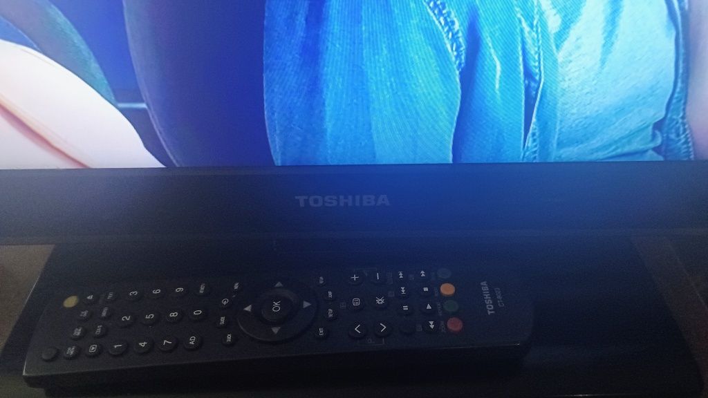 Телевізор Toshiba 19dl833r з DVD програвачем