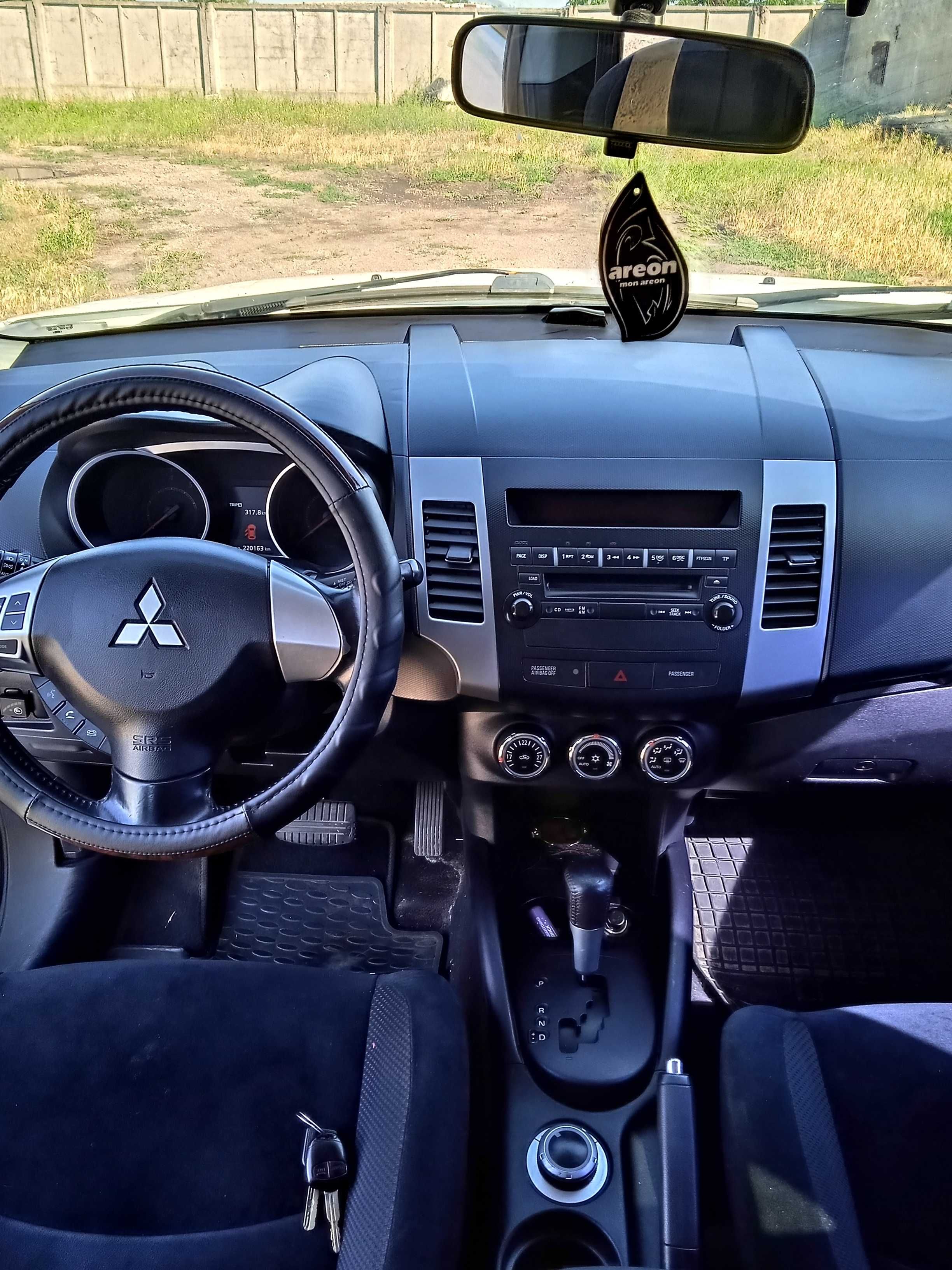 Mitsubishi Outlander XL