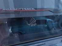 Ford Mustang 2+2 Fastback turkusowy 1:18 American Muscle Auto World
