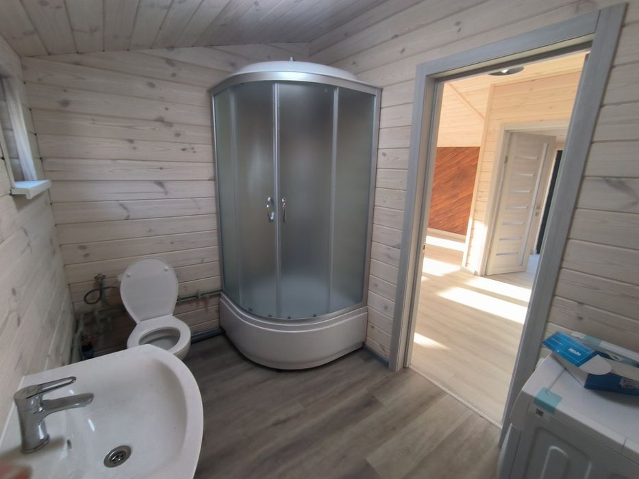 Садовая бытовка,  утеплена для проживания круглый год.