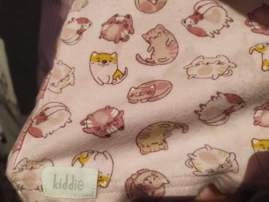 Rampers Coccodrillo 86 kiddie w pieski i kotki piżamka na lato różowy