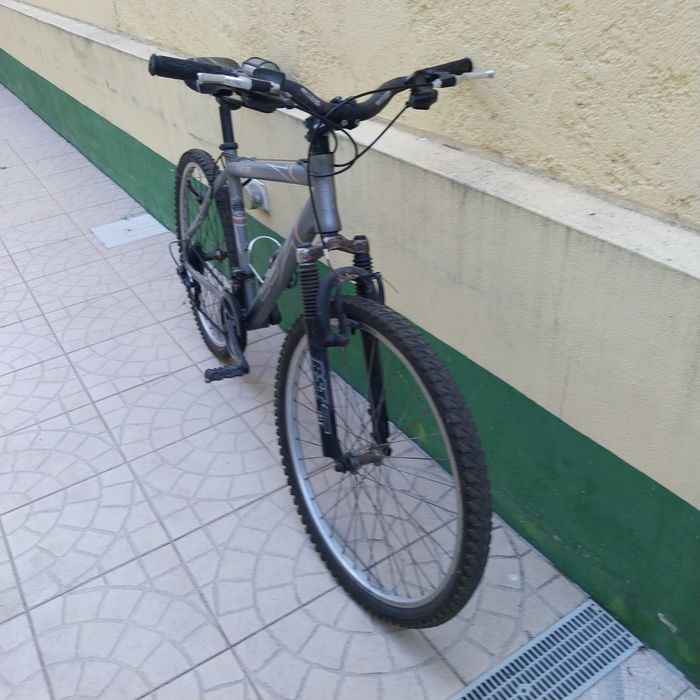 Bicicleta tipo BTT