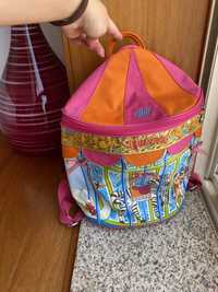 Mochila oilily com formato carrosel