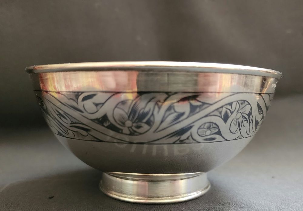 Продам  серебряный  кувшин, конфетницы, рюмки, и другие изделия