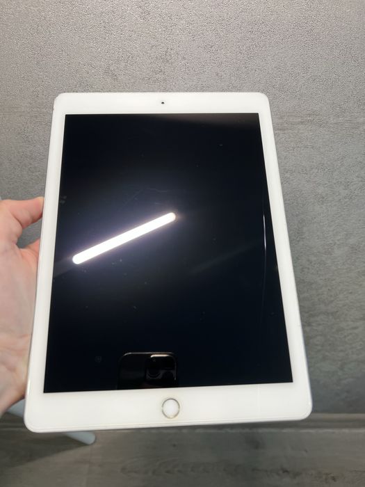 Ipad pro 9.7 128gb з коробкою, 88%акумулятор