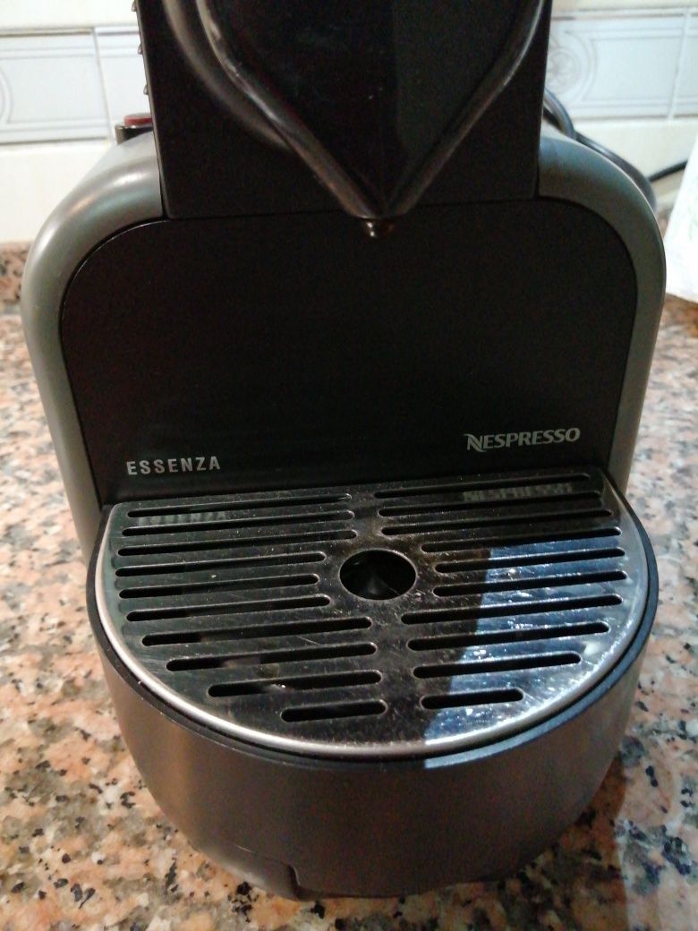 Máquina de Café Nespresso, marca Essenza