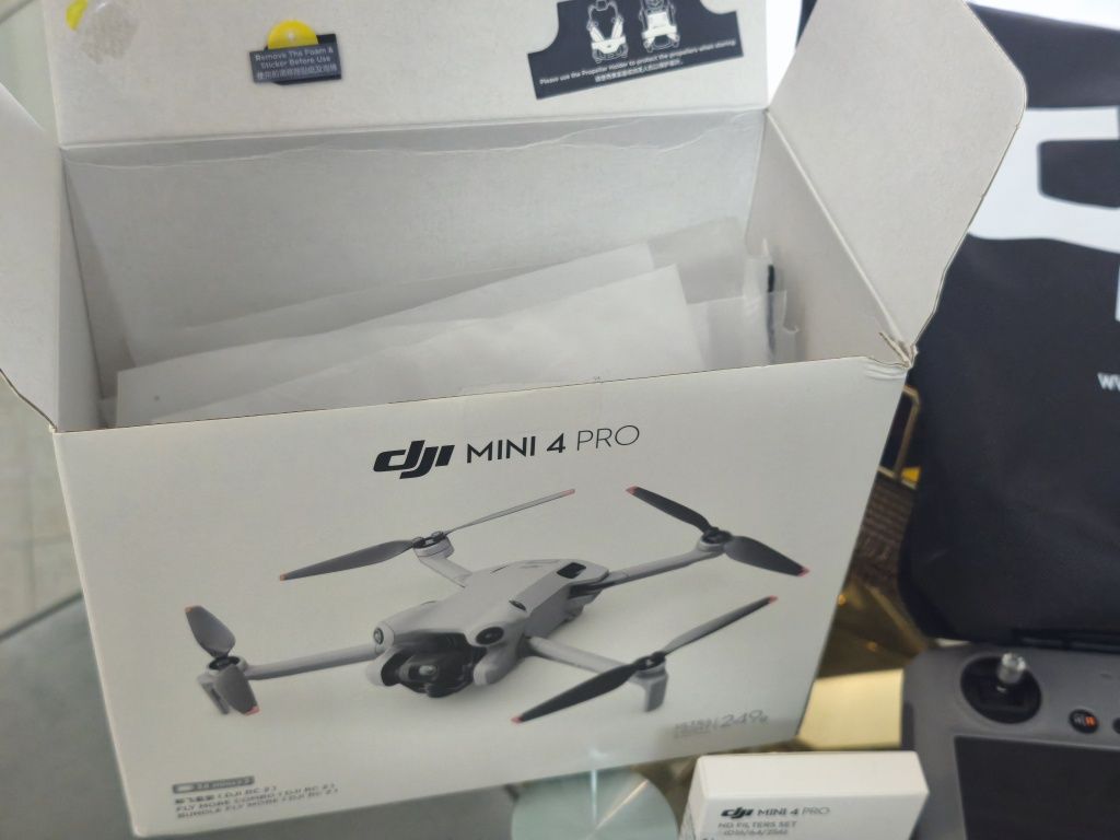 DJI Mini 4 Pro Fly More Combo