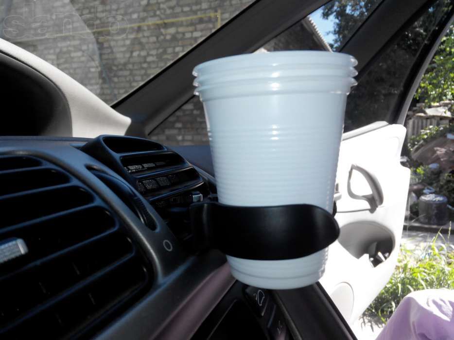 Держатель для стакана на воздушные решетки в автомобиль
