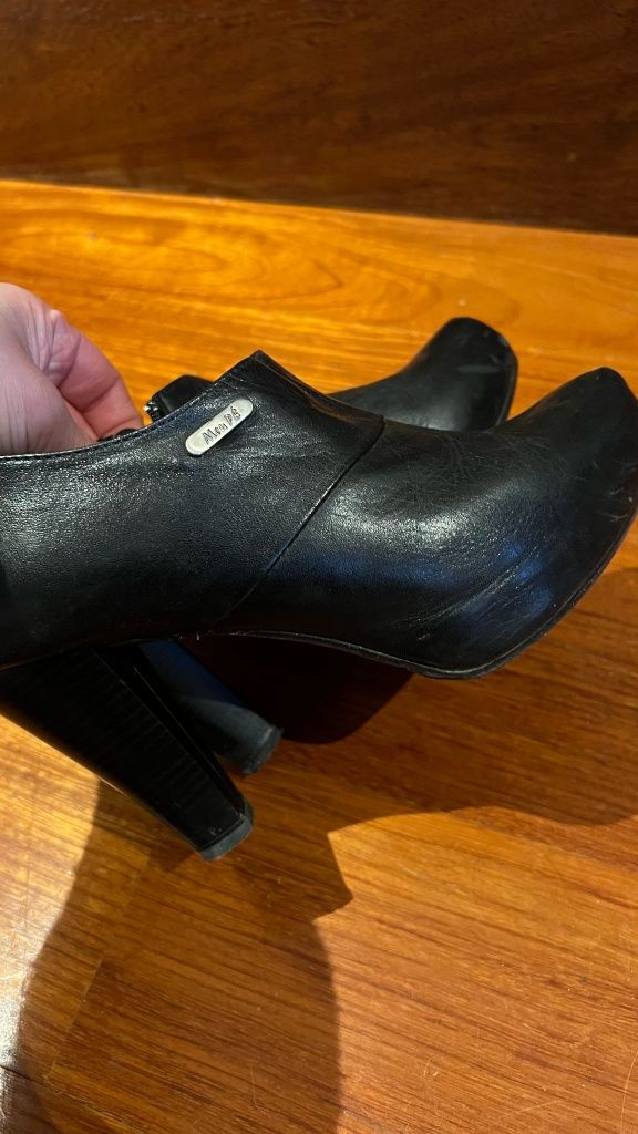 Botins pretos de pele Meu Pé