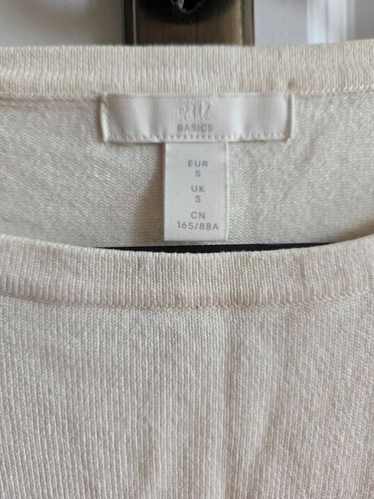 Biały sweterek w paski