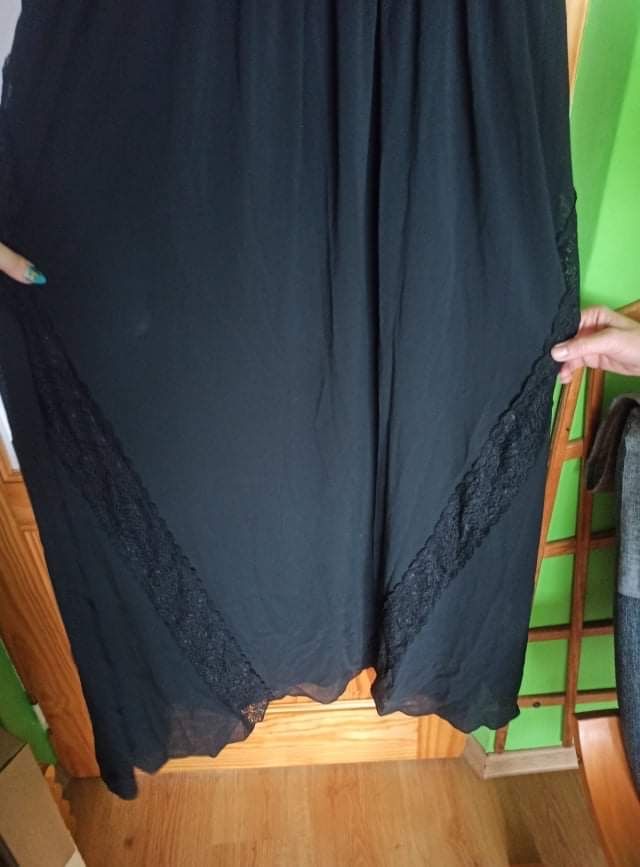 Piękna elegancka sukienka maxi