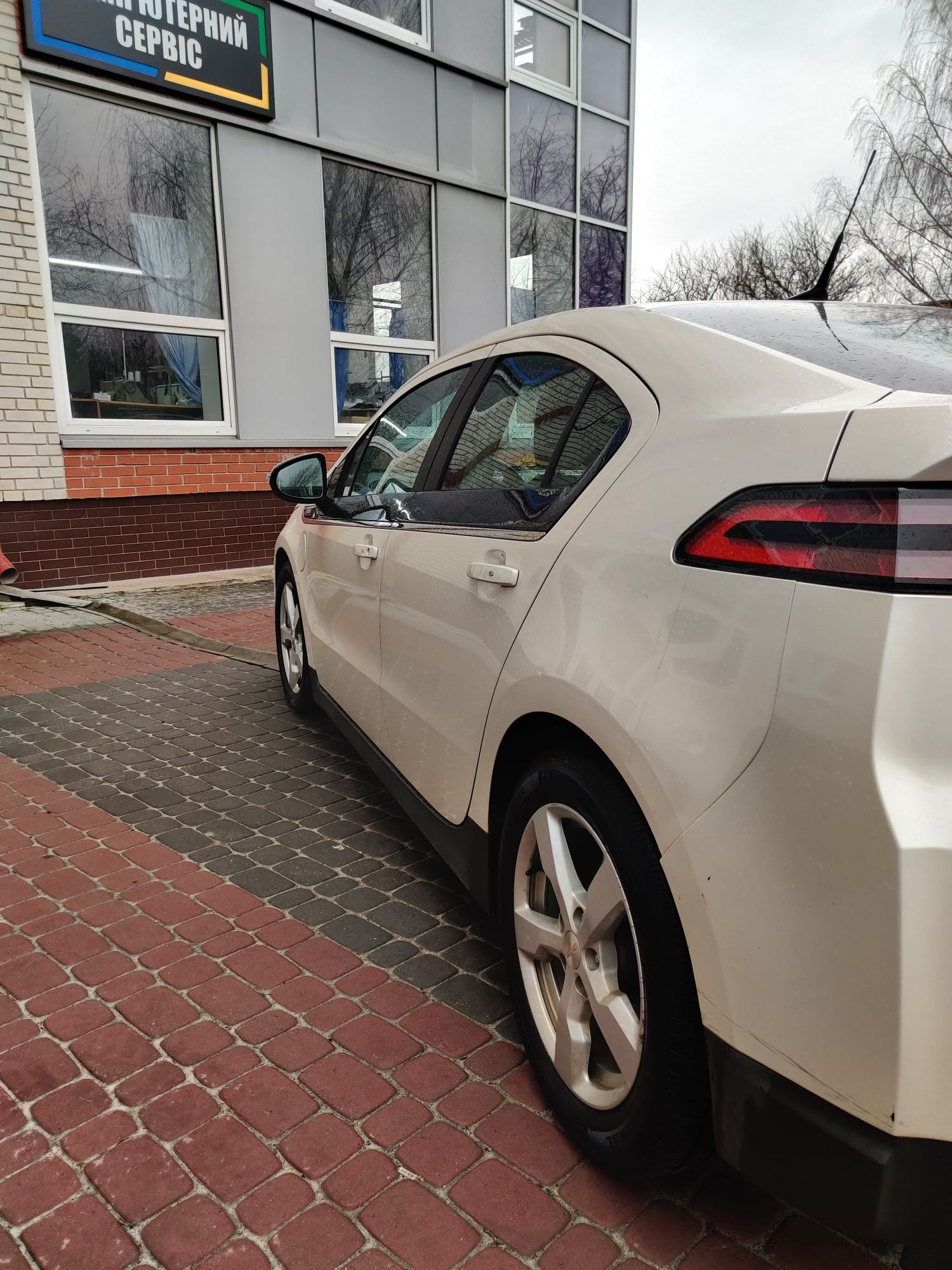 Авто Chevrolet Volt 2013