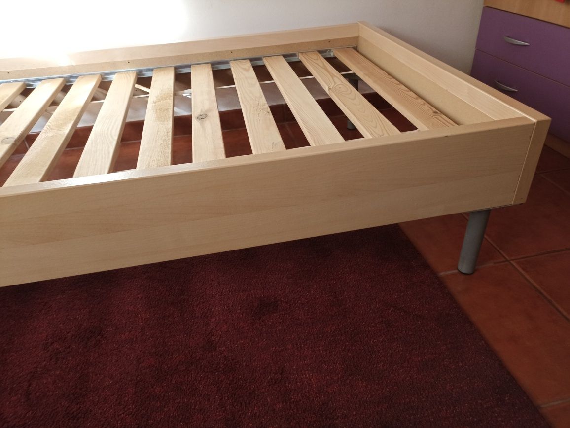 Estrutura de cama IKEA + colchão