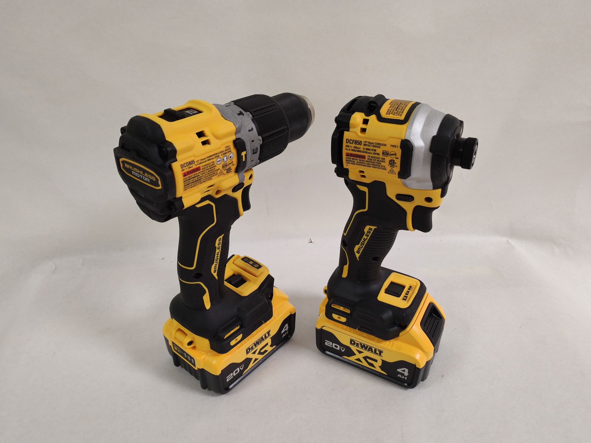 Набір безщіткових компактних шуруповертів DeWALT DCK2050M2 XR 20Vmax