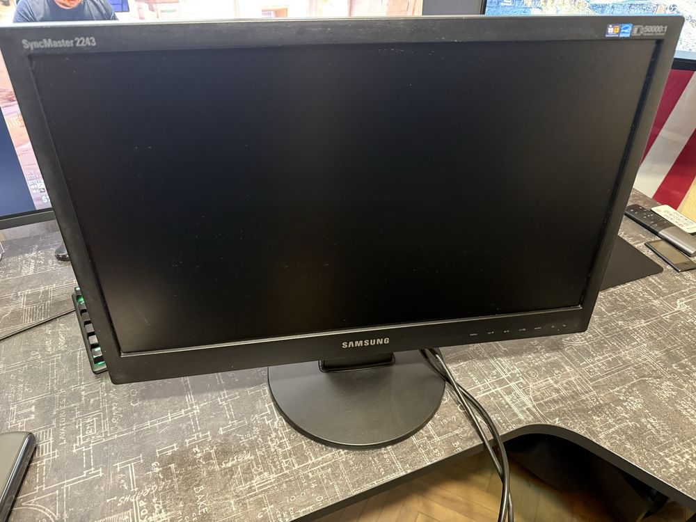Монитор Samsung 2243SN