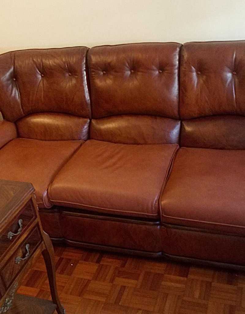 Conjunto de sofás em pele