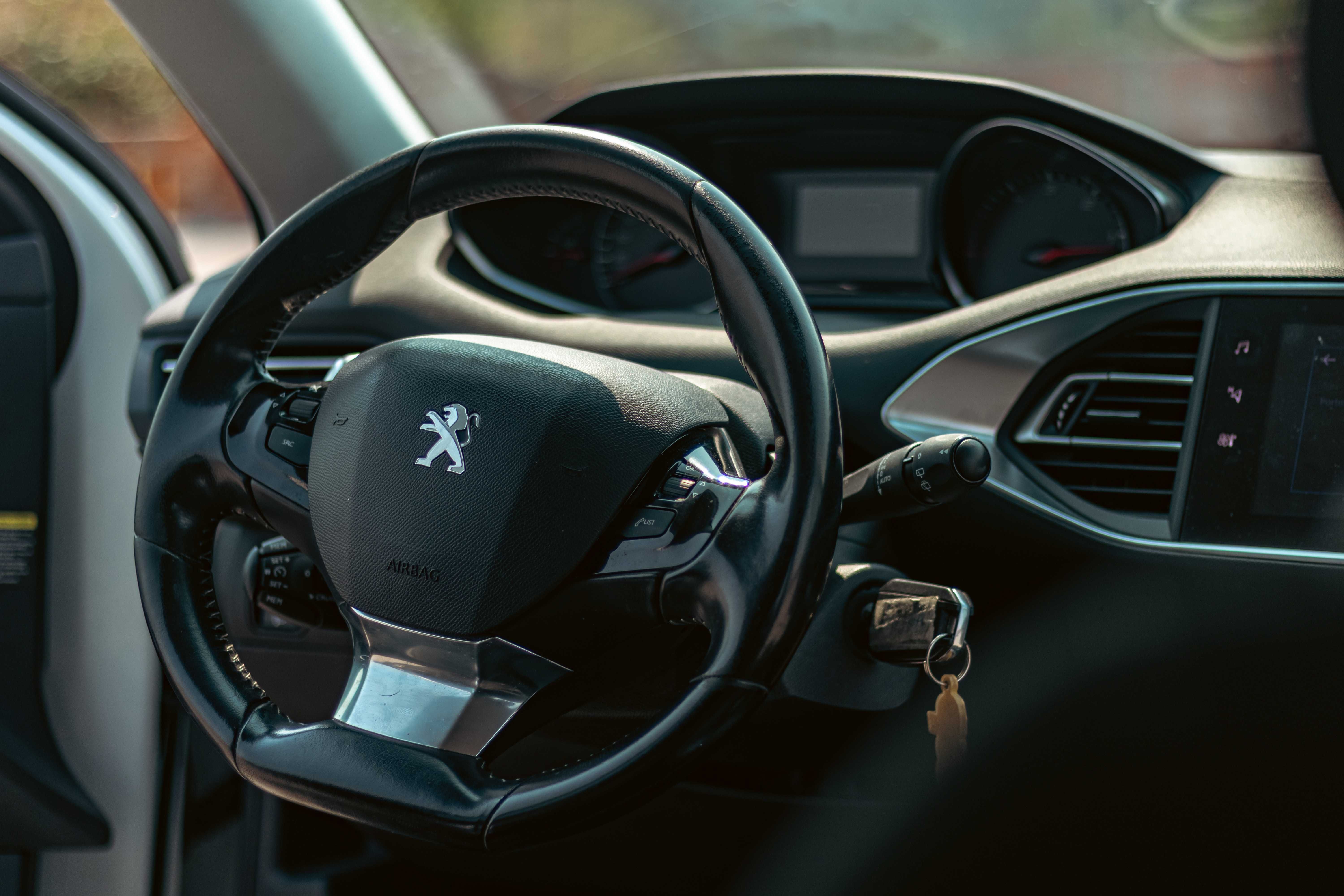 2019 PEUGEOT 308 SW AUTOMÁTICO 130cv