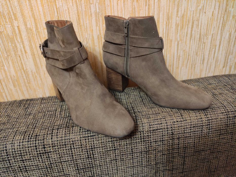 Нові жіночі ботинки ботильони H&M на каблуці-стовпчик р41/26,5см