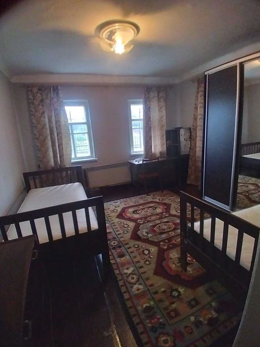 Оренда  пів. будинку 60м.кв. 2суміжні кімнати.  ДВРЗ. Господар.